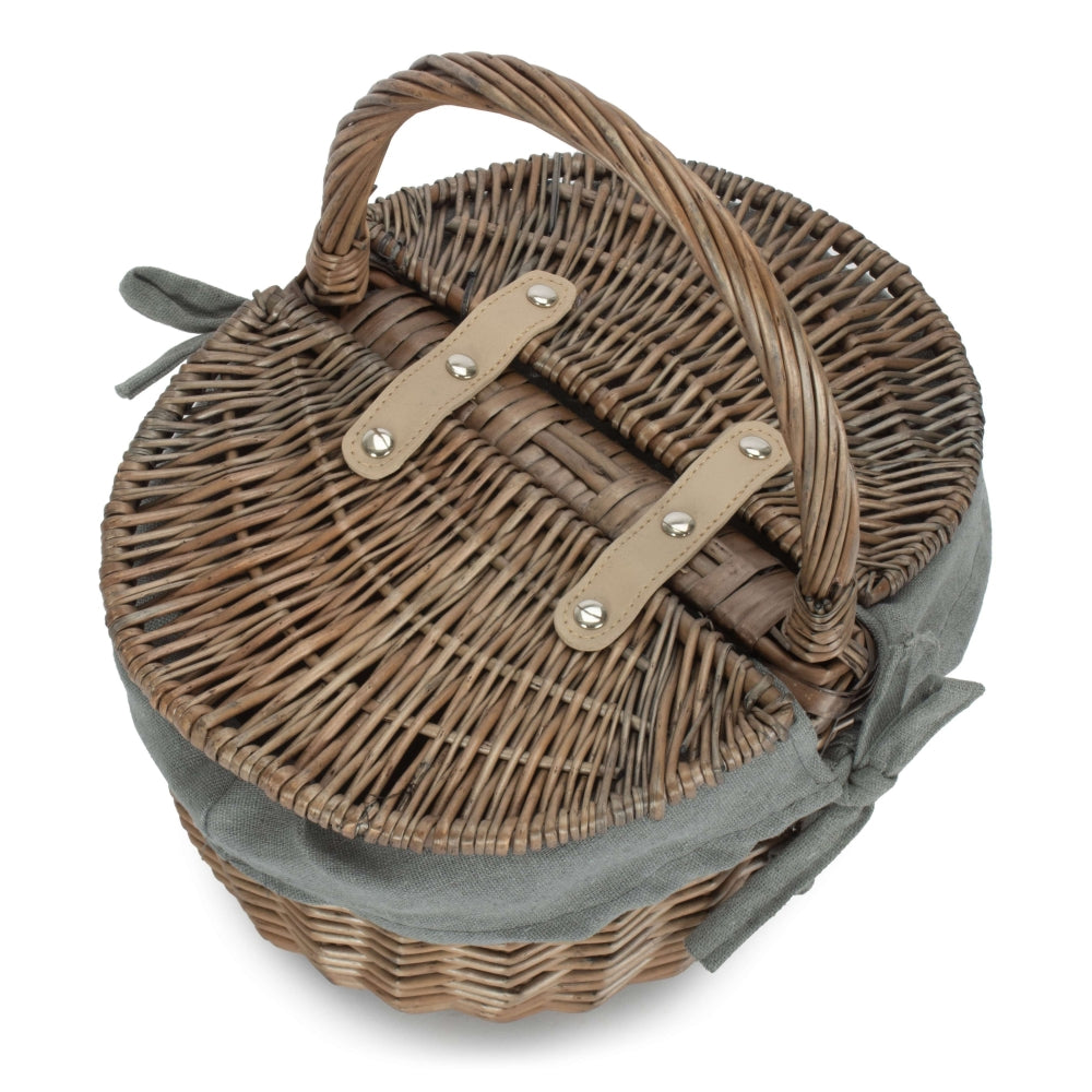Kleiner, antik gewaschener, ovaler Picknickkorb mit Doppeldeckel