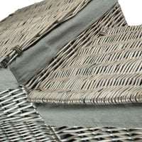 Antiker quadratischer Wäschekorb mit grauem Salbeifutter