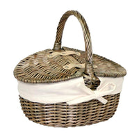 Kleiner, antik gewaschener, ovaler Picknickkorb mit Doppeldeckel